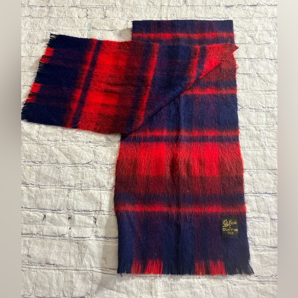 VTG GLEN CURRIE WOOL MOHAIR STYLE PLAID RED/NAVY SHORT FRINGE SCARF CANADA MADE